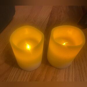 Set of 2 glitter white flameless candles